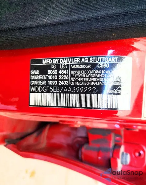 2010 Mercedes-Benz C 300 z USA, uszkodzony, nr VIN WDDGF5EB7AA399222